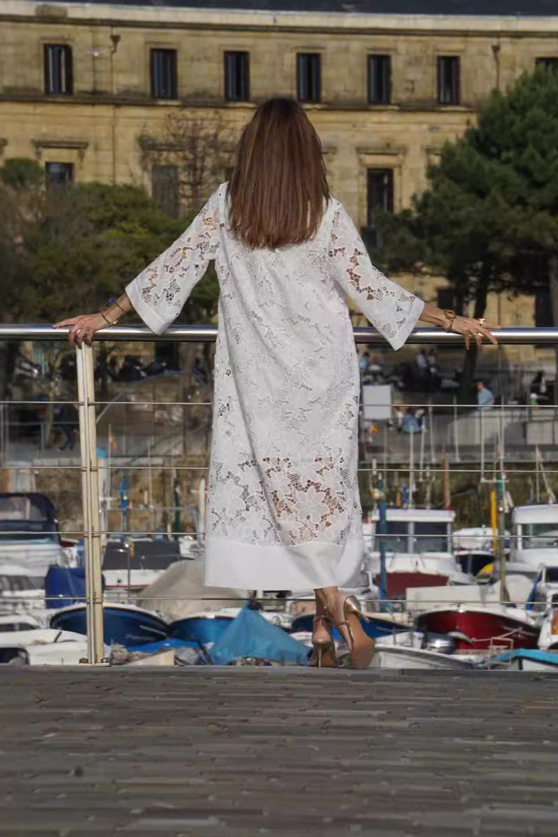 AVENIRA – MODERN FLOWING REFINED LACE DRESS